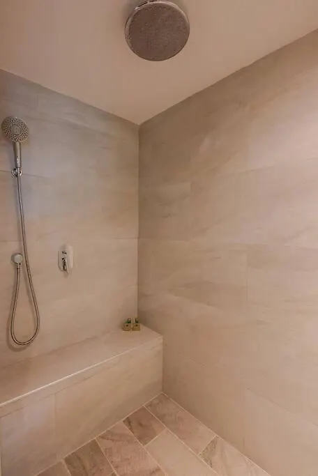 Location- 3-Bdr Penth-150 Mbps- Pool- Priv Rooftop Playa del Carmen Mexico