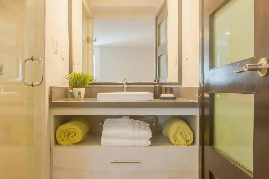 Location- 3-Bdr Penth-150 Mbps- Pool- Priv Rooftop Playa del Carmen