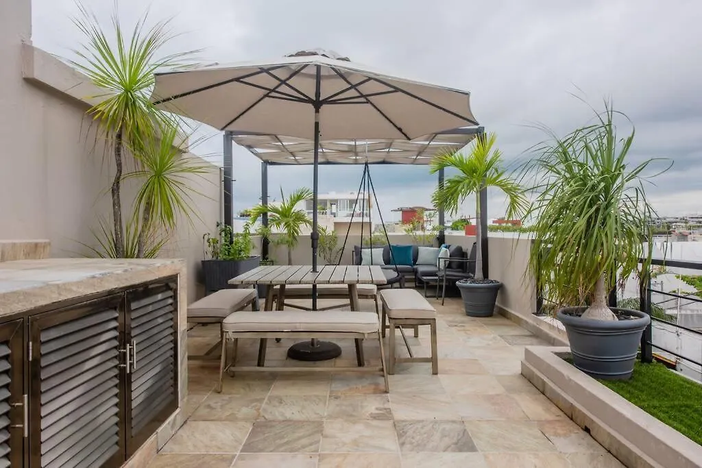 Location- 3-Bdr Penth-150 Mbps- Pool- Priv Rooftop Playa del Carmen Mexico