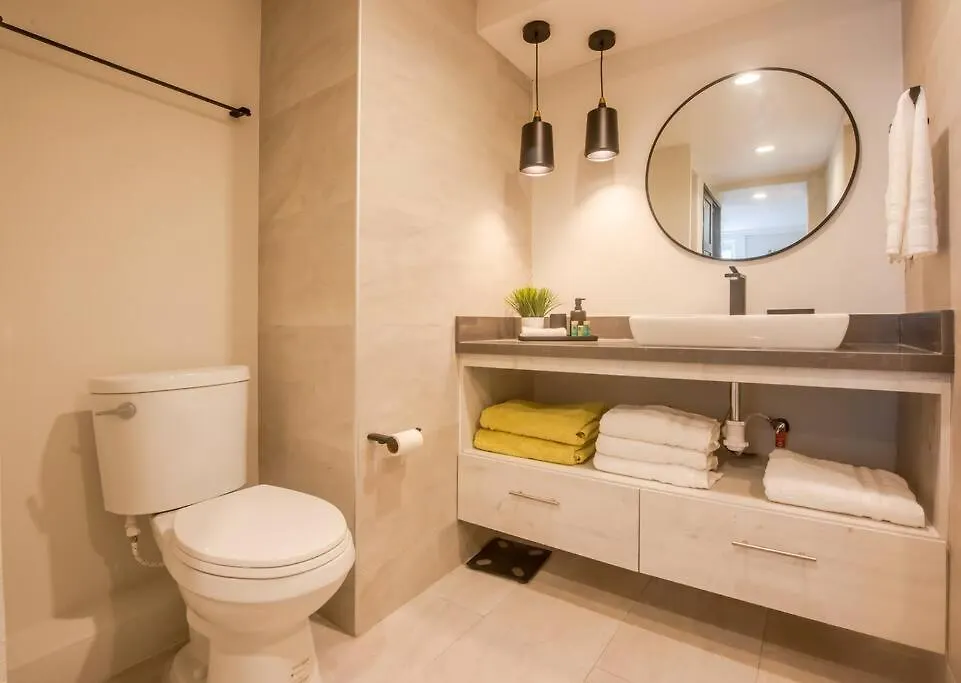 Location- 3-Bdr Penth-150 Mbps- Pool- Priv Rooftop Playa del Carmen Apartment